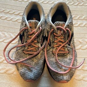 Brooks Adrenaline 21  Women’s Size 9.5 Medium
